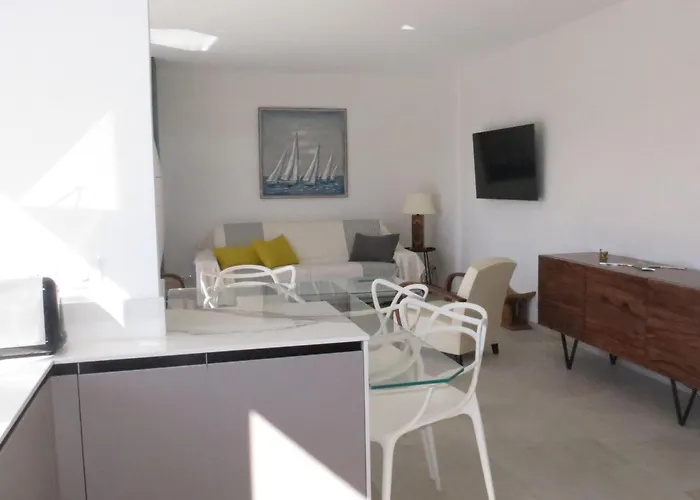3 Pièces Avec Terrasse, Clim, Wifi, Garage En Centre-ville à - Fr-1-780-57 Sainte-Maxime