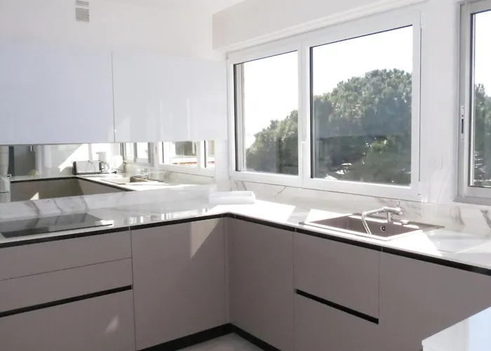 Appartement 3 Pièces Avec Terrasse, Clim, Wifi, Garage En Centre-ville à - Fr-1-780-57 Sainte-Maxime