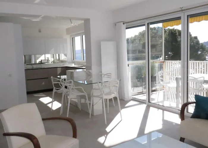 3 Pièces Avec Terrasse, Clim, Wifi, Garage En Centre-ville à - Fr-1-780-57 * Sainte-Maxime